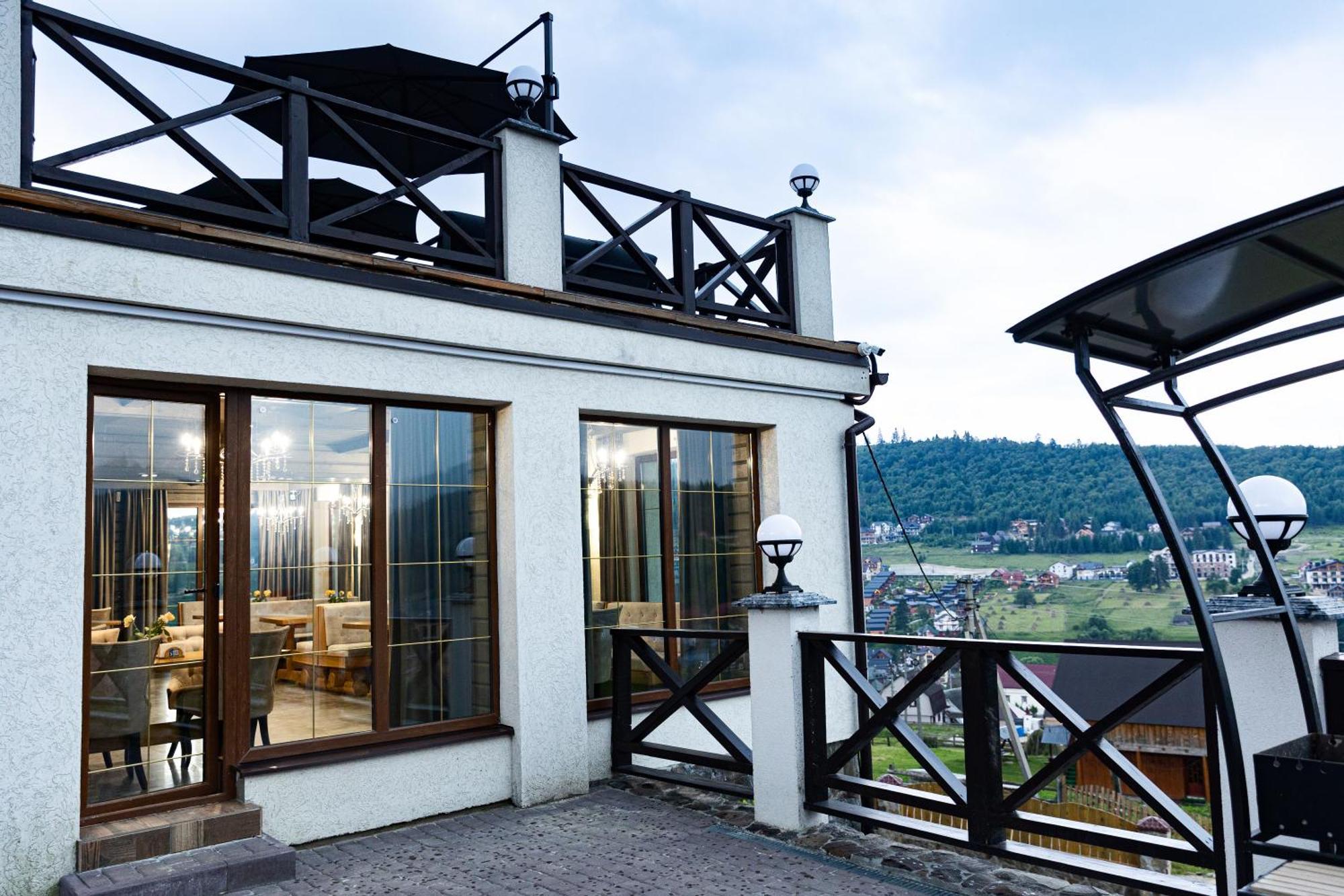 Svoi Hotel Palyanytsya Luaran gambar