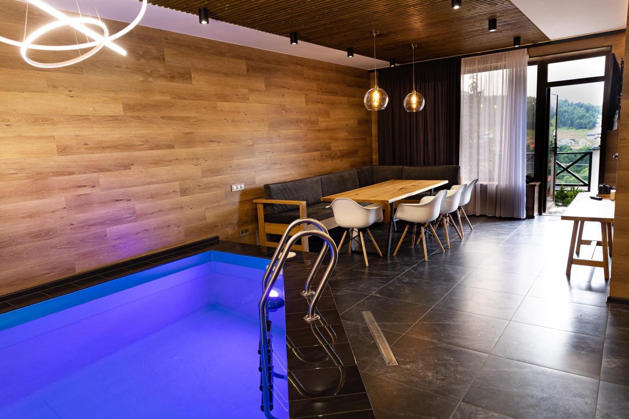 Svoi Hotel Palyanytsya Luaran gambar