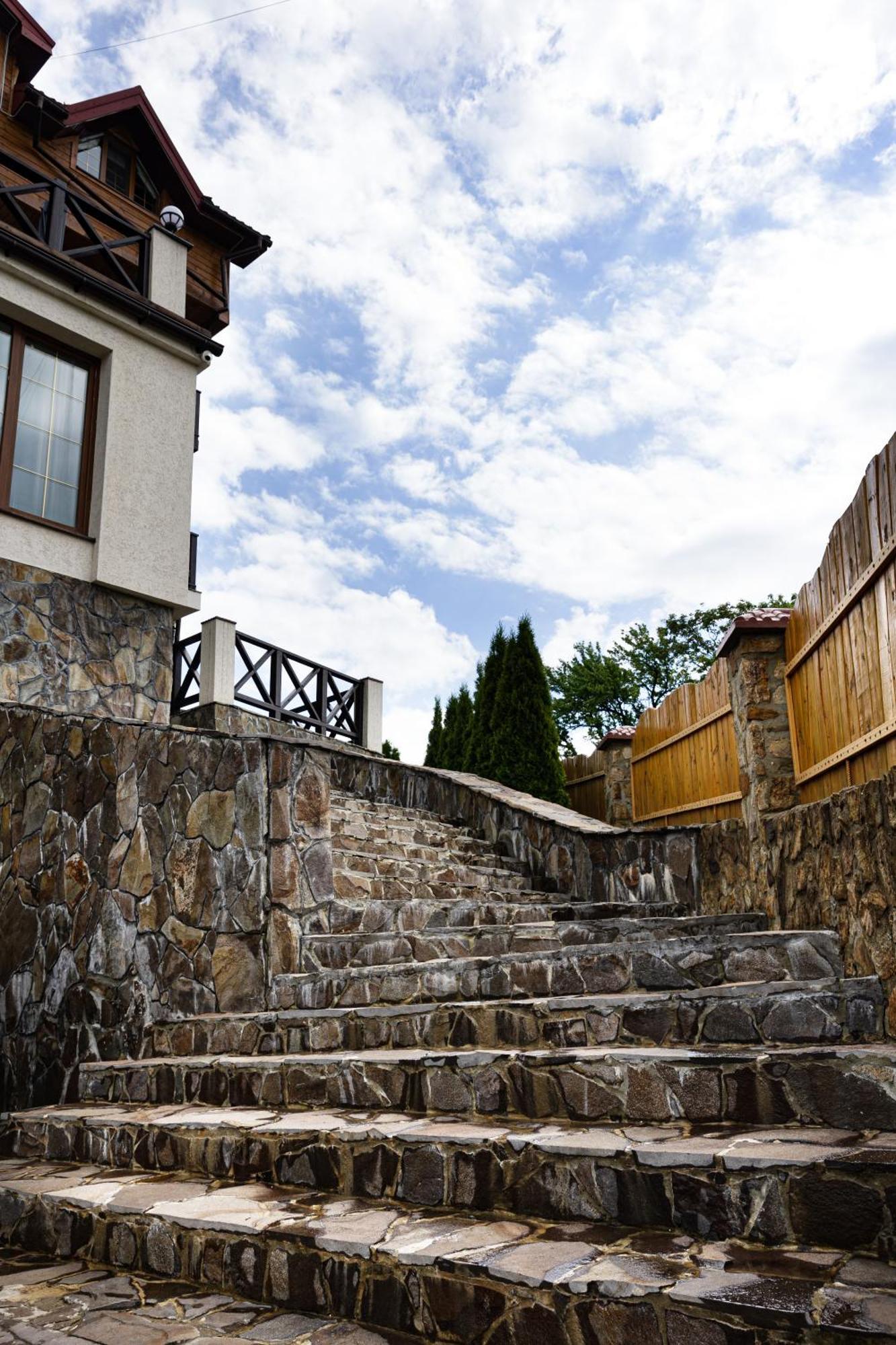 Svoi Hotel Palyanytsya Luaran gambar