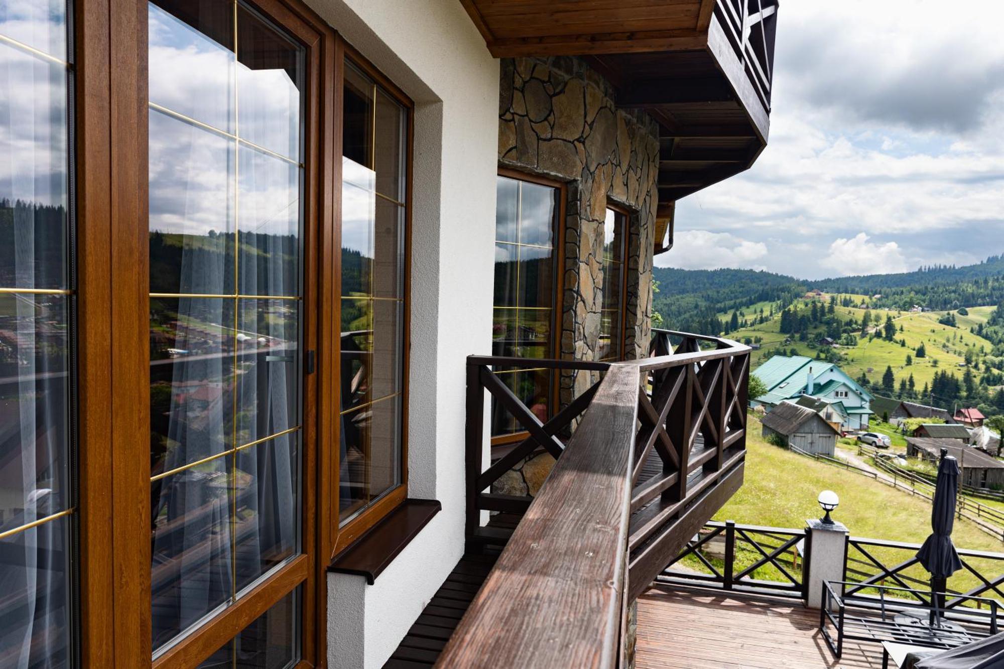Svoi Hotel Palyanytsya Luaran gambar