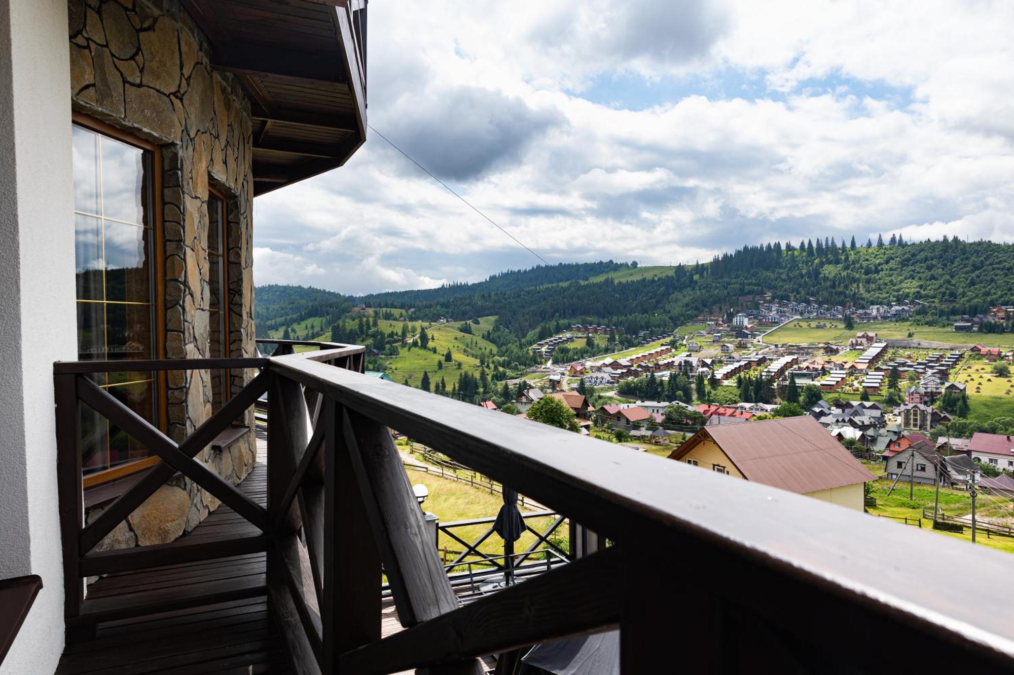 Svoi Hotel Palyanytsya Luaran gambar