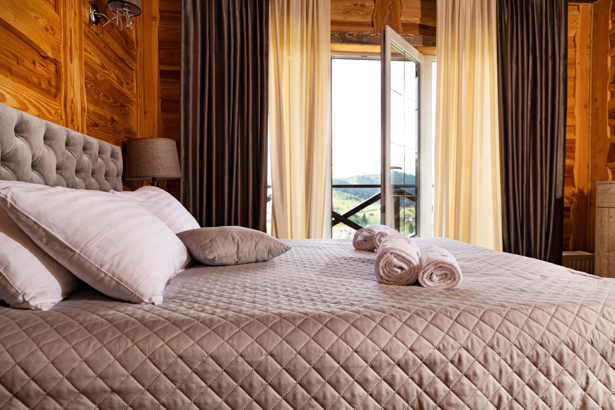 Svoi Hotel Palyanytsya Luaran gambar