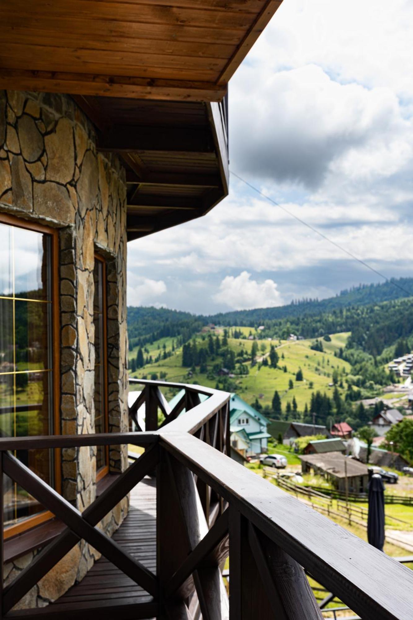 Svoi Hotel Palyanytsya Luaran gambar