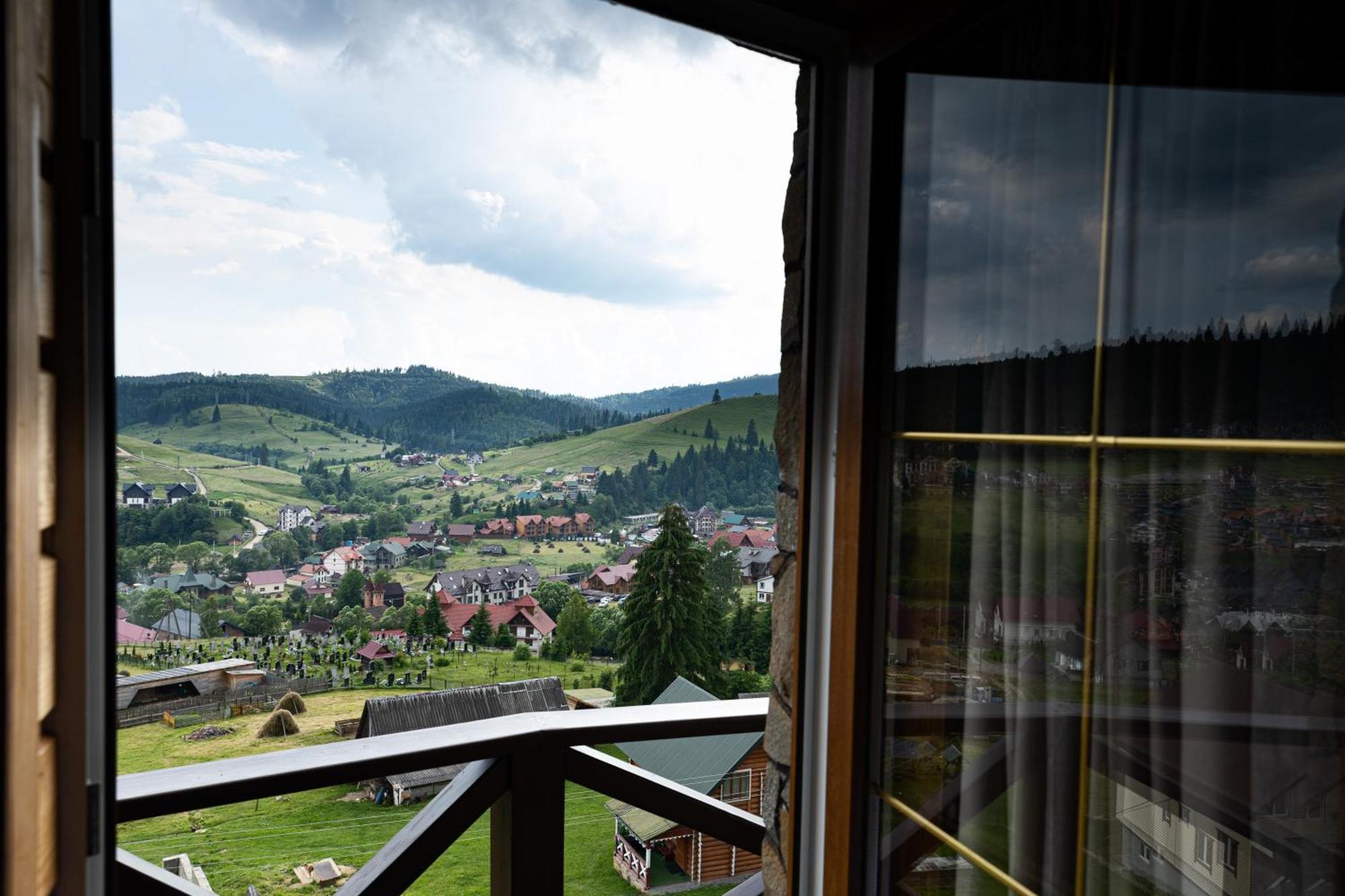 Svoi Hotel Palyanytsya Luaran gambar