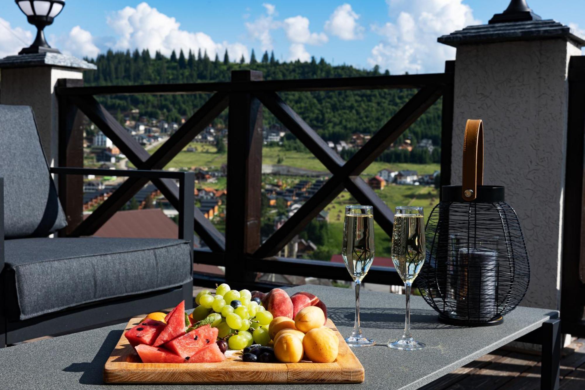 Svoi Hotel Palyanytsya Luaran gambar