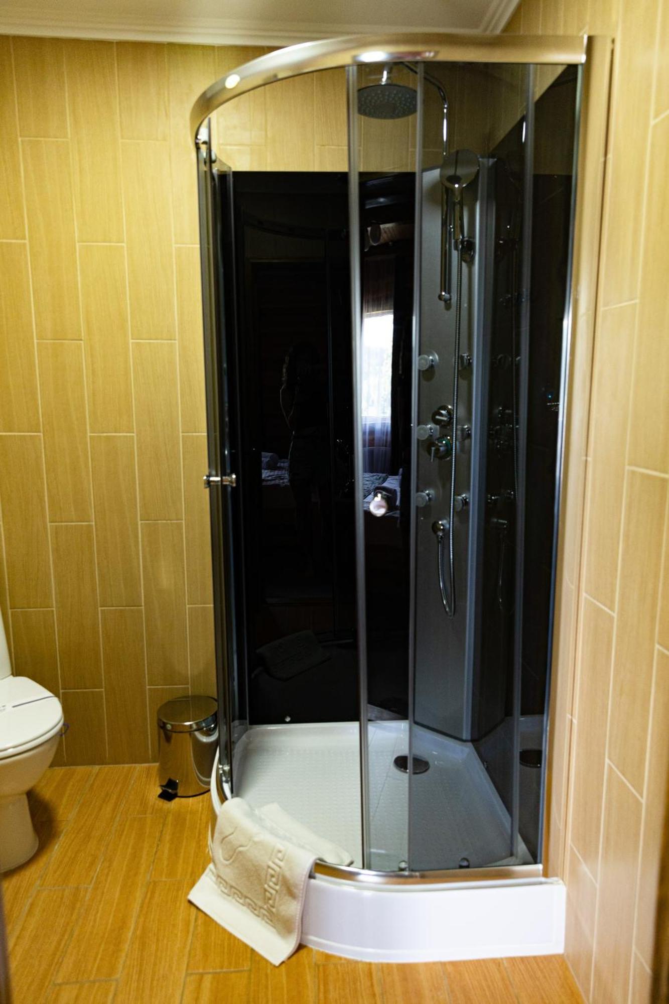 Svoi Hotel Palyanytsya Luaran gambar